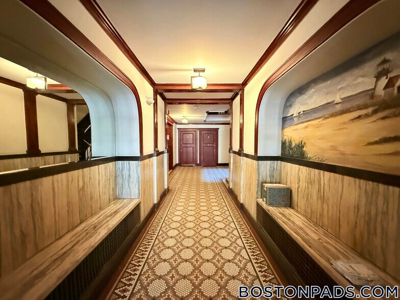 Building Photo - 452 Park Dr