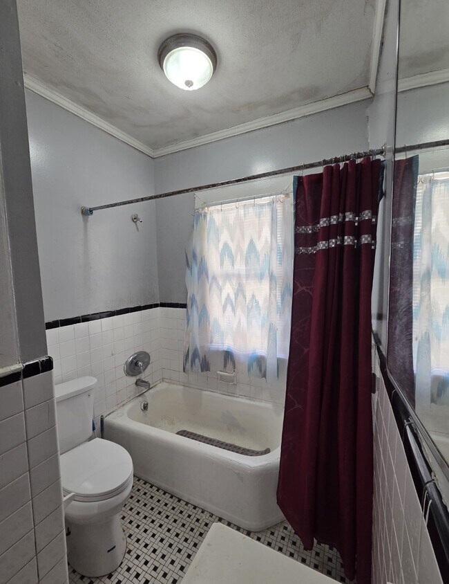 Building Photo - 1182 Brentwood Ave