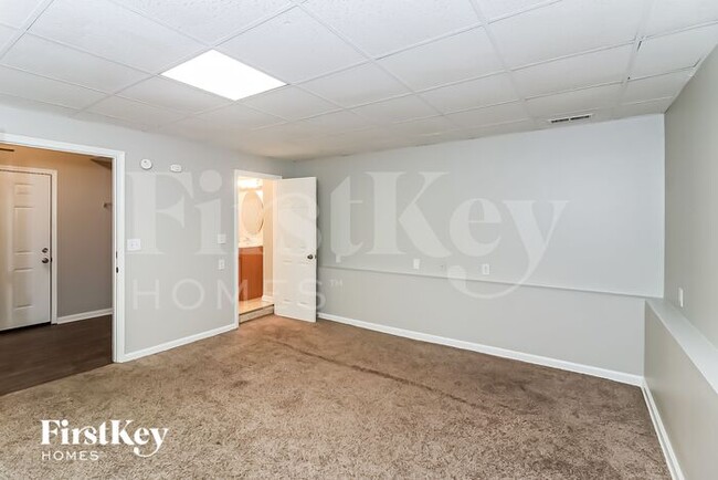 Building Photo - 1688 Independence Dr