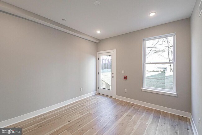 Primary Photo - 715 S 51st St