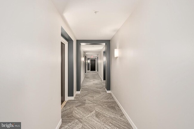 Building Photo - 851 N Glebe Rd