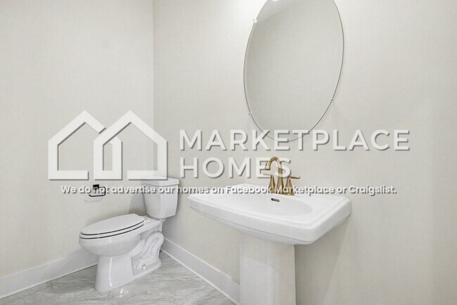 Building Photo - 1034 E Trinity Ln