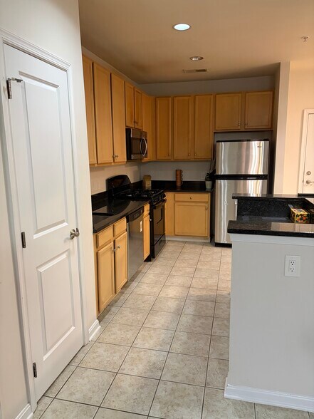 Building Photo - 2665 Prosperity Ave