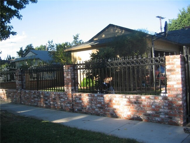 Building Photo - 7657 Teesdale Ave