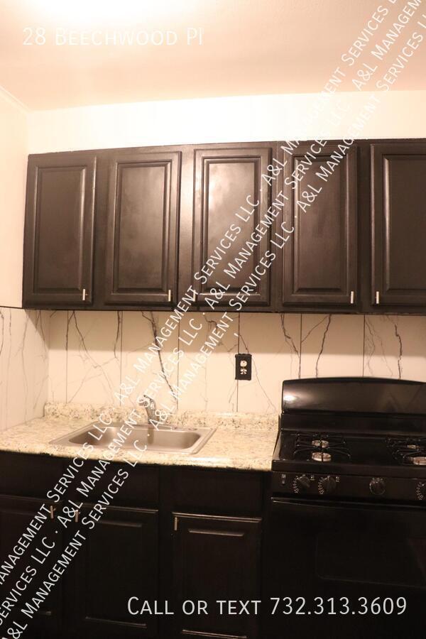 Building Photo - 28 Beechwood Pl