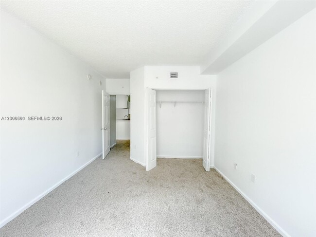 Building Photo - 17150 N Bay Rd