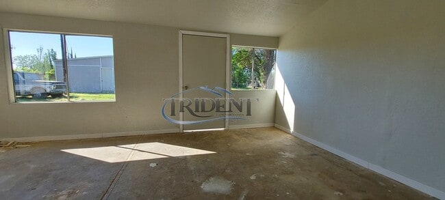 Building Photo - 3 bedroom, 2 bath home, with a bonus room