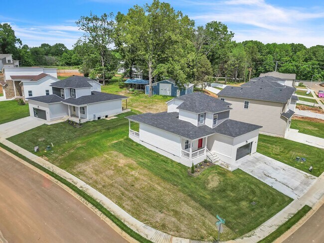 Building Photo - 1 Month Free! New Construction Ruby Floor ...