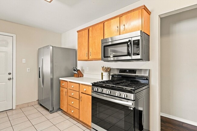 Building Photo - 3707 Comanche Rd NE