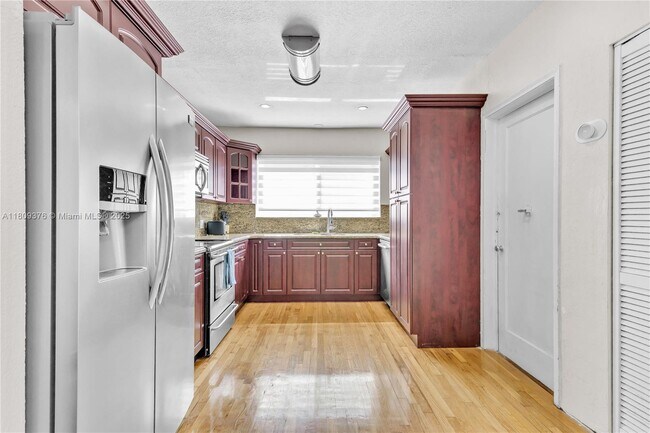 Building Photo - 2960 SW 17th St