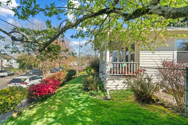 Building Photo - 840 N Farragut St