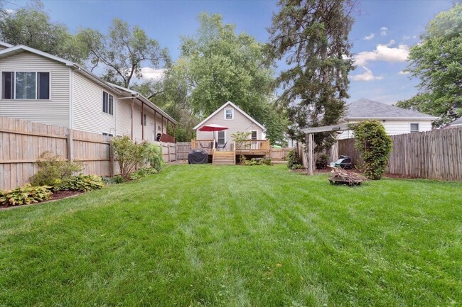 Building Photo - 2107 Schlimgen Ave