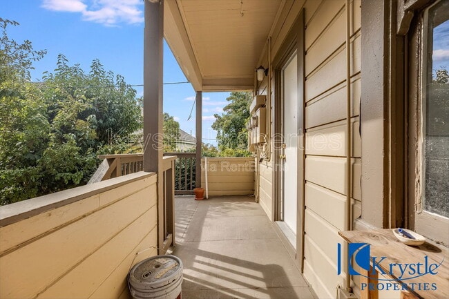 Building Photo - 711 1/2 Carolina St