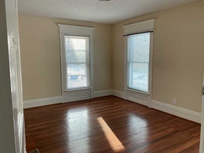 Building Photo - 30 Strathallen