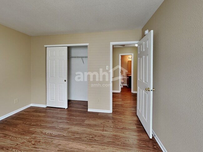 Building Photo - 10127 Cumberland Pointe Blvd