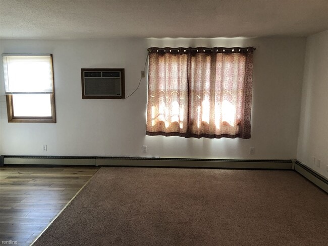 Building Photo - 2 br, 1 bath 4plex - 104 Philadelphia Stre...