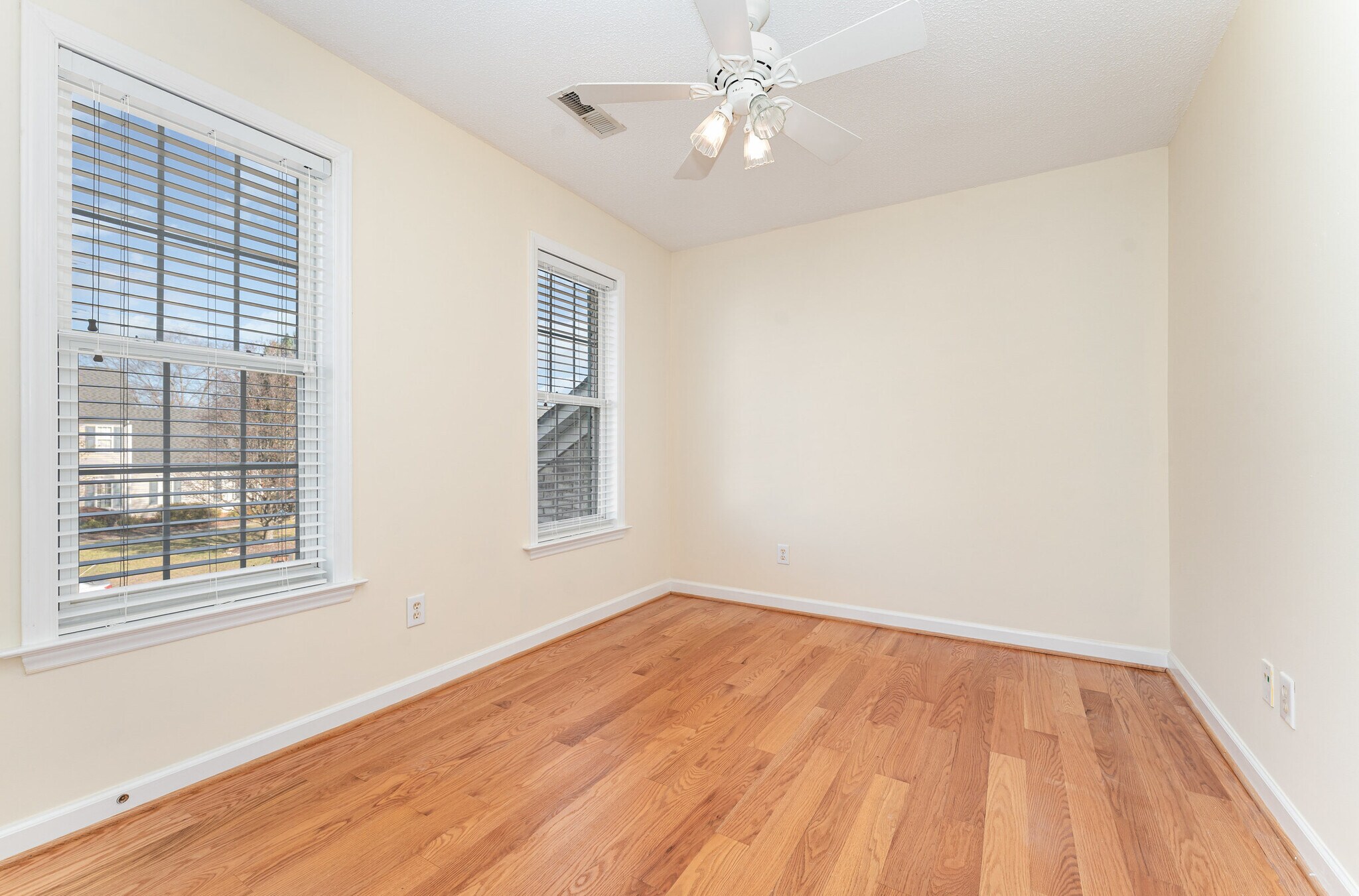 Building Photo - 4332 Southern Oak Dr