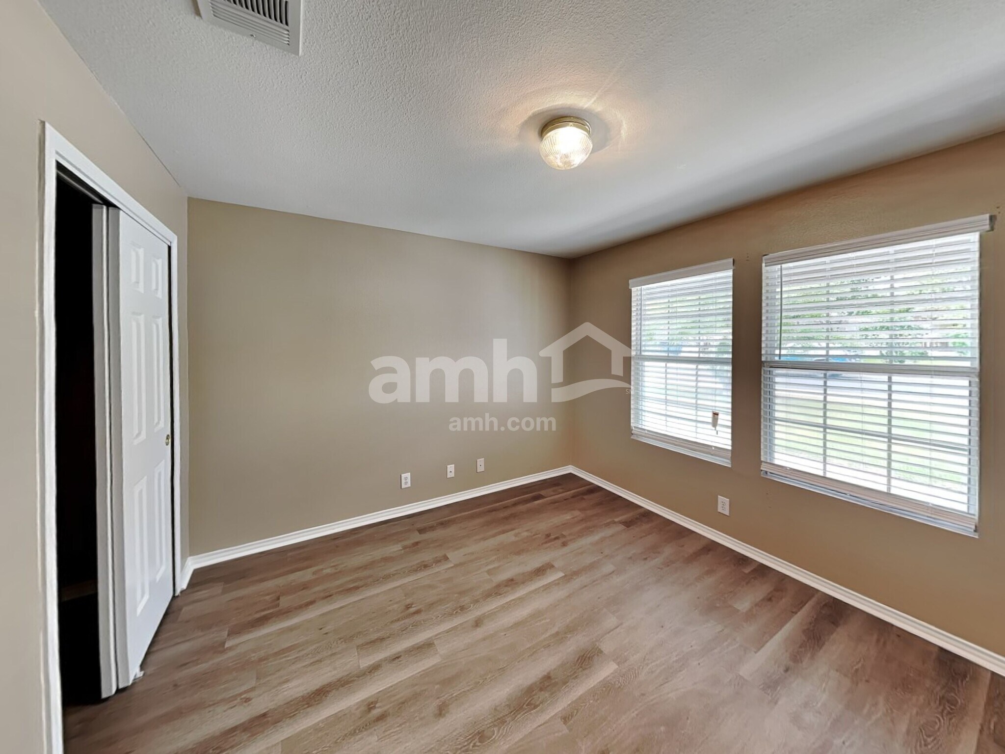 Building Photo - 12614 Sunny Wonder