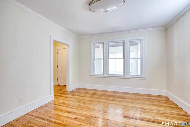 Building Photo - 44-46-46 Glendale Ave