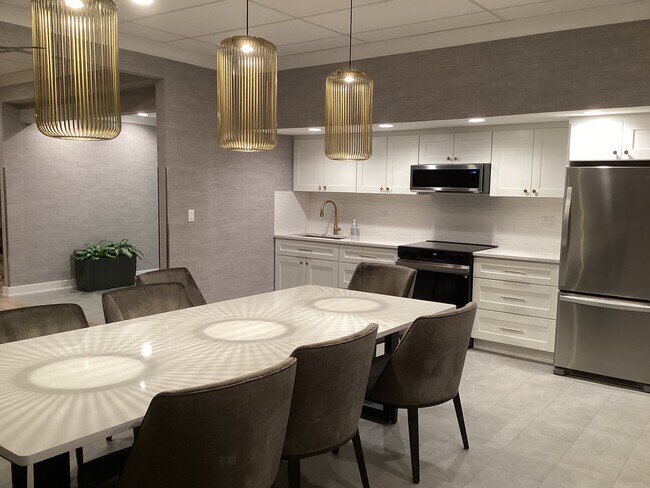 Building Photo - 5100 N Marine Dr