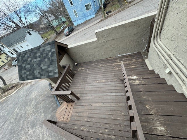 Full Size Deck - 930 Elm St