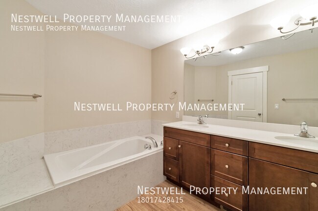 Building Photo - Beautiful 3-bed Townhome in Farmington in