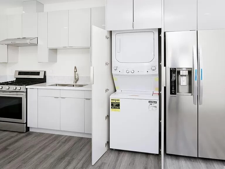 Building Photo - 7523 Milwood Ave