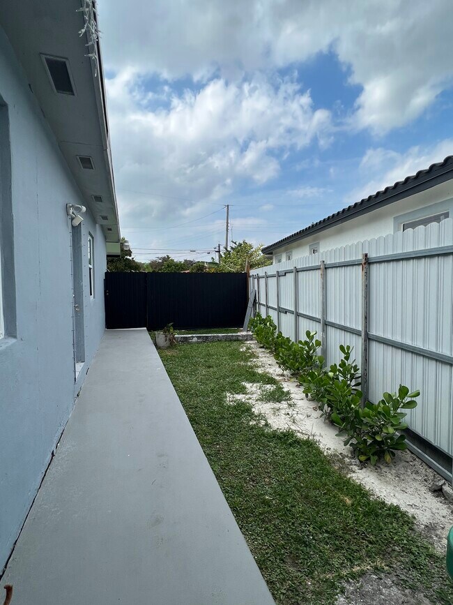 patio - 7615 SW 18th St