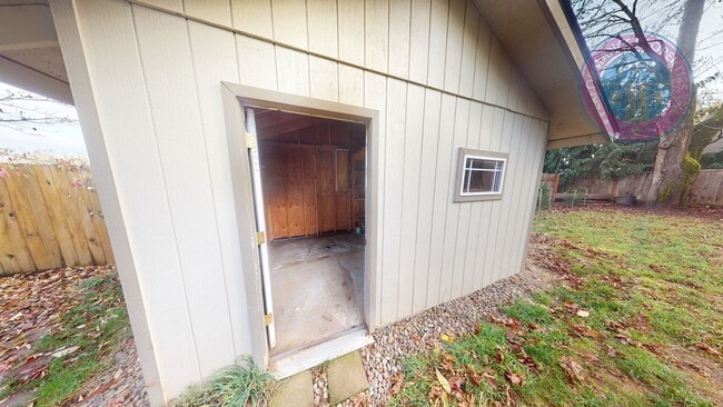 Building Photo - Adorable Canby Home, Cozy Gas Fireplace, Private Fenced Yard, Cat or Dog Friendly (2 max)