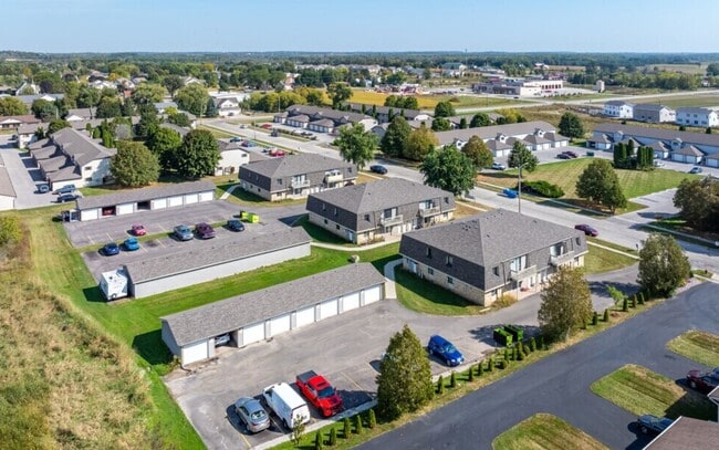 Building Photo - Private Entry 2 Bedroom Apartment Available!
