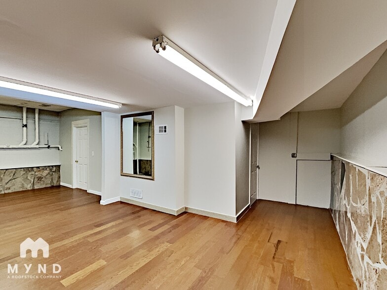 Building Photo - 307 Burton Dr