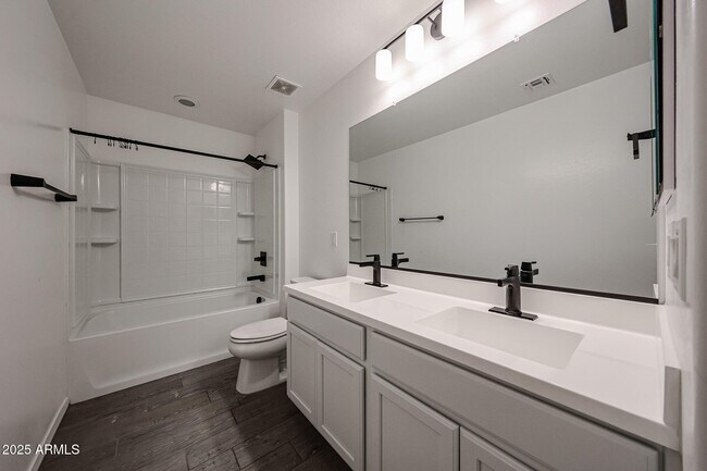 Building Photo - 3332 W Dunbar Dr