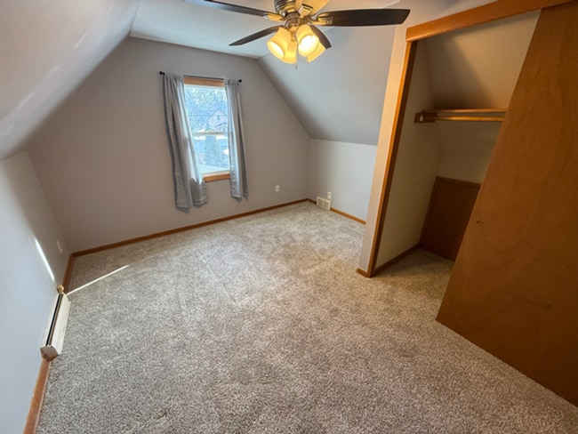 Building Photo - 3-Bedroom Home Just Steps from Lake Michigan! Prime location!