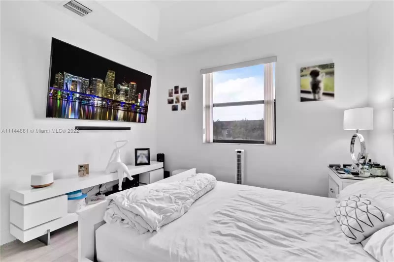 Building Photo - 3709 NE 4th St