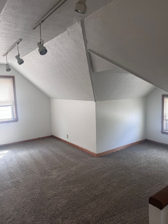 Building Photo - 3 bed 1 bath
