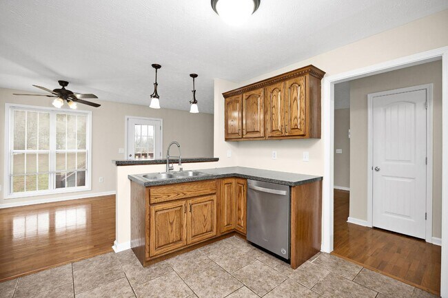 Building Photo - 15 Goldenrod Dr