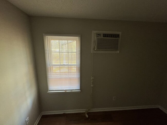 Building Photo - 3 Bedroom House In Hillsdale