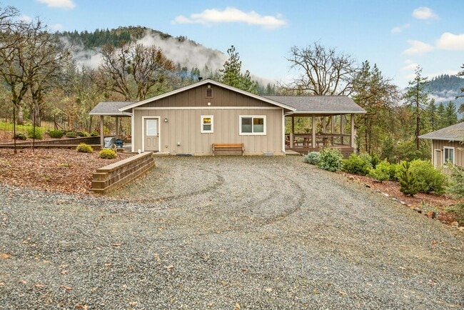 Building Photo - 860 Humbug Creek Rd