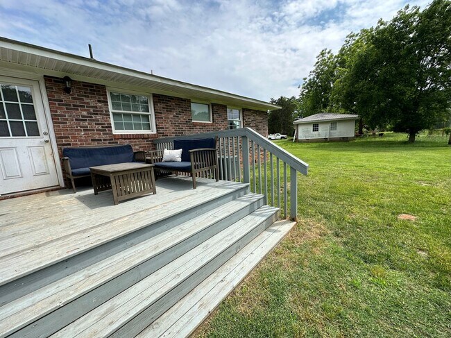 Building Photo - 3 bedroom/1 bathroom home in Central, SC