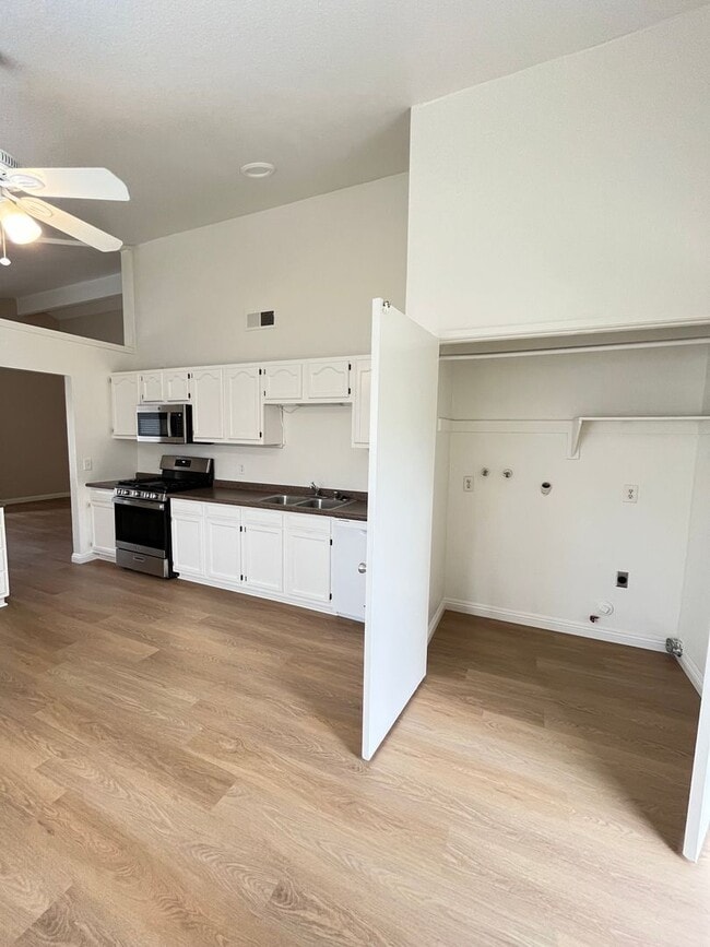 Building Photo - RECENTLY REFURBISHED  SINGLE STORY HOUSE W...
