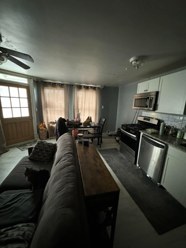 Building Photo - 531 W King St