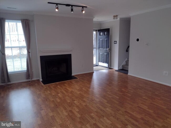 Building Photo - 83 Avon Ln