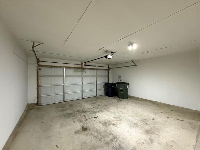 Building Photo - 905 Remington Dr