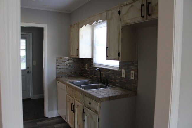 Building Photo - 3 bed, 2 bath home in Helena