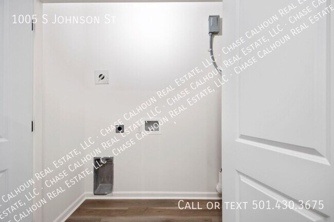 Building Photo - 1005 Johnson St