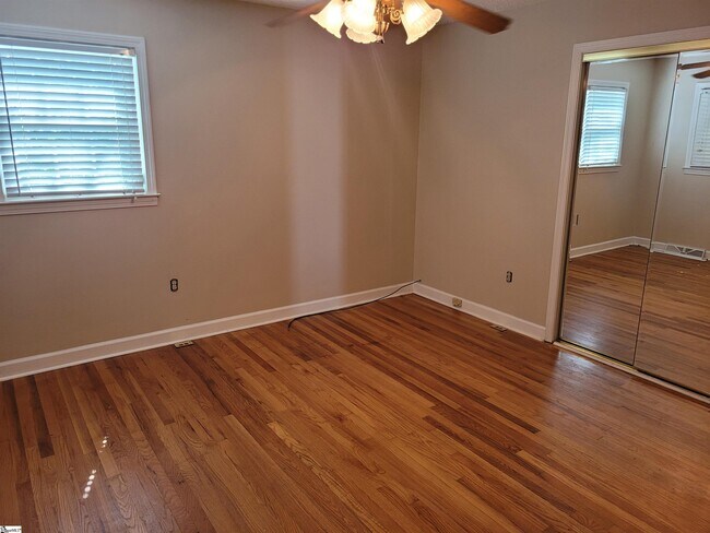 Building Photo - 103 Pinehurst Dr