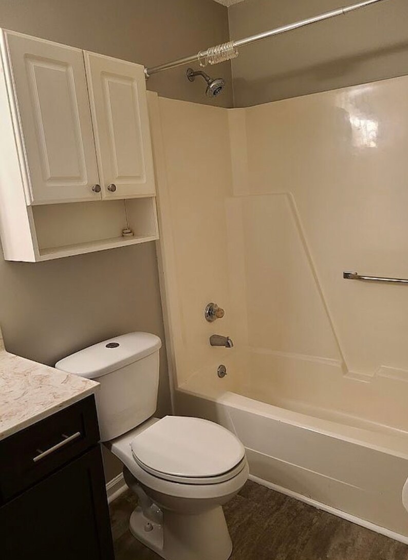 Bath - 5661 Hornaday Rd