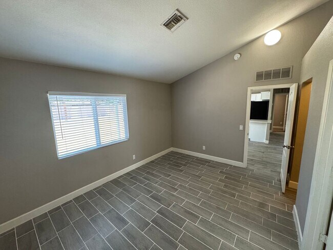 Building Photo - 768 E Stottler Pl