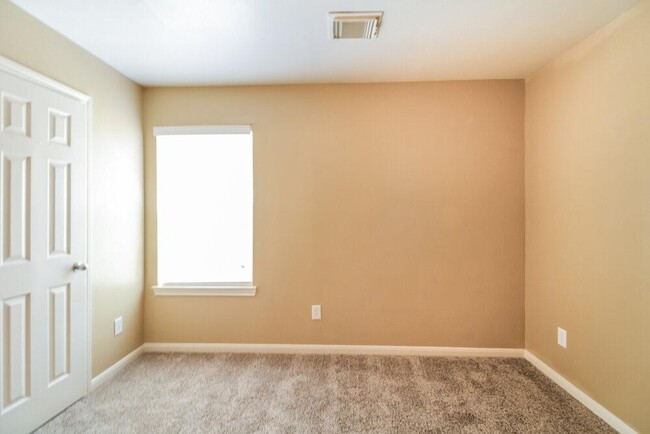 Building Photo - 4935 N Cancun Dr