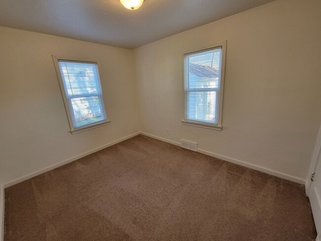 Building Photo - 1511 10th Ave